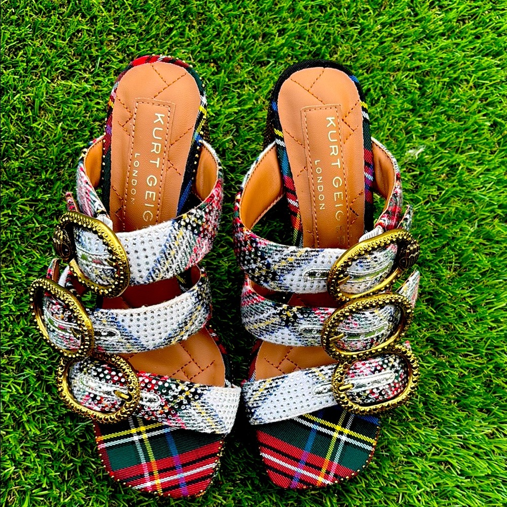 New Kurt Geiger Gold Sandals with Multi-Strap Design